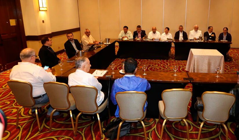 delegacion-gobierno-mesa-negociacion